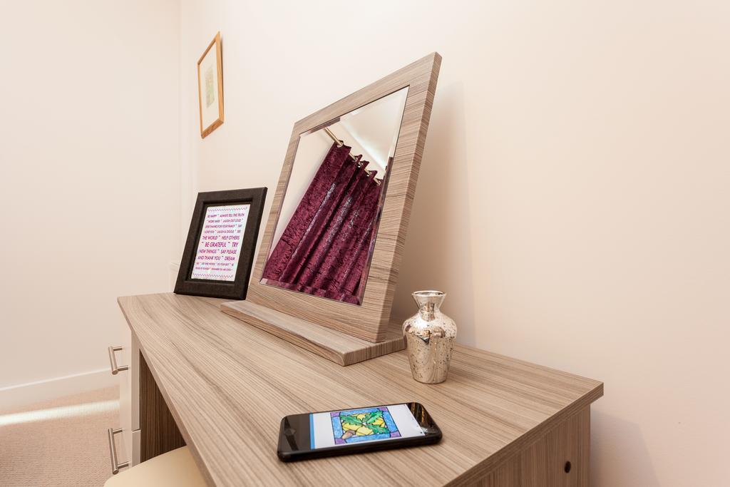 Self-Contained Town Centre One Bedroom Apartments By Helmswood Serviced Apartments Redhill  Exterior foto