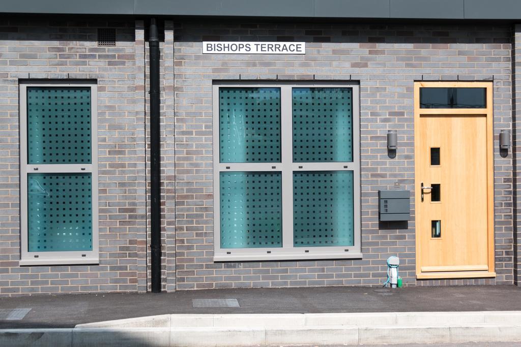 Self-Contained Town Centre One Bedroom Apartments By Helmswood Serviced Apartments Redhill  Exterior foto